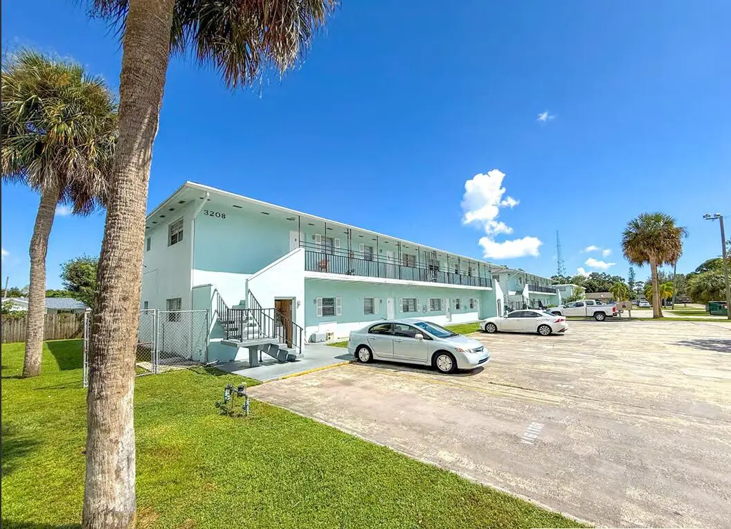 Outside photo Louisiana Apartments at 3208 LOUISIANA Avenue, Fort Pierce