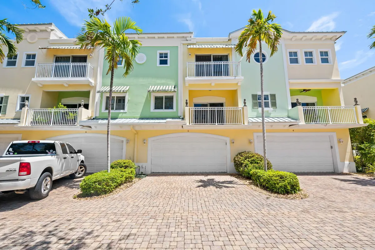 26-web-or-mls-DSC_9885 at 630 SE 15th Street 5, Fort Lauderdale