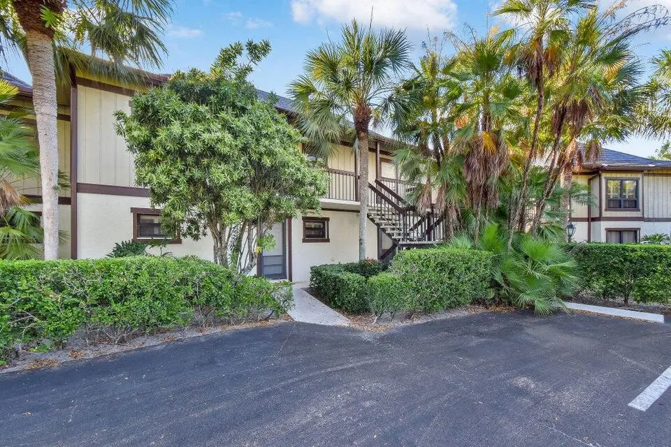 20251001173424988497000000-o at 13334 Polo Club Road 230, Wellington