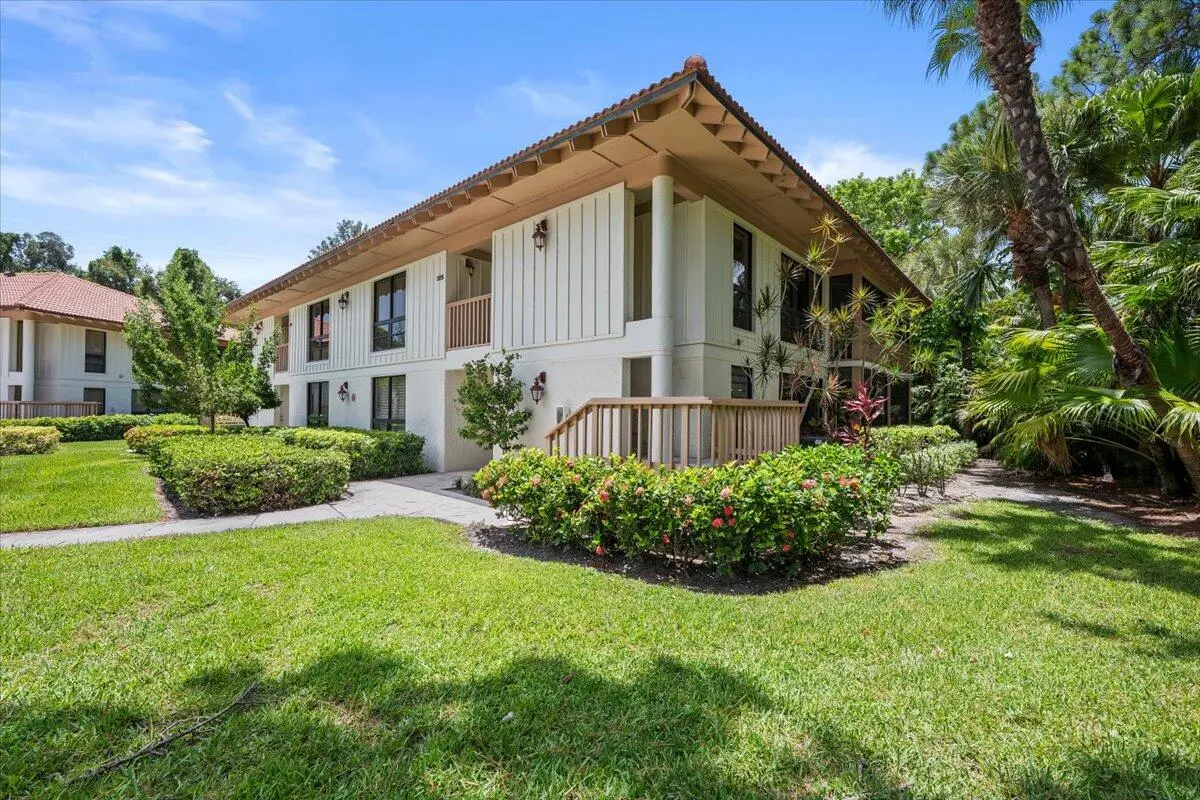 Welcome to 221 Brackenwood Terrace at 221 Brackenwood Terrace, Palm Beach Gardens