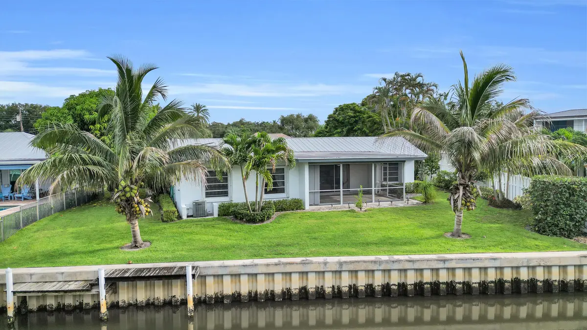 Back of Structure at 16 Country Club Circle, Tequesta