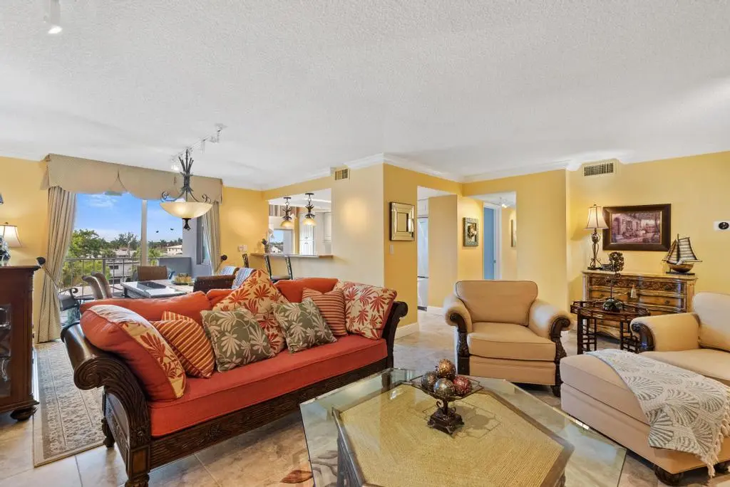 open floor plan at 3210 SE 10th Street 4a, Pompano Beach