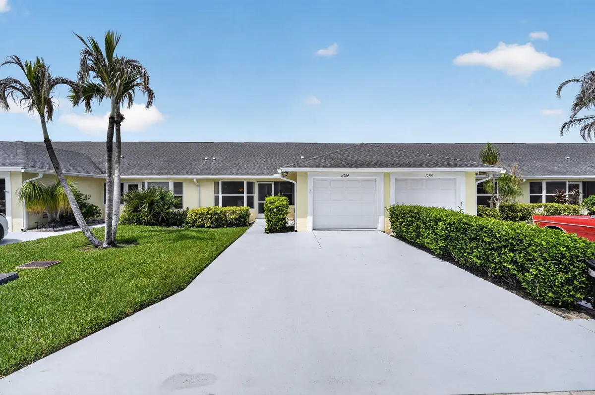 * at 10924 SE STONEHILL Lane, Hobe Sound