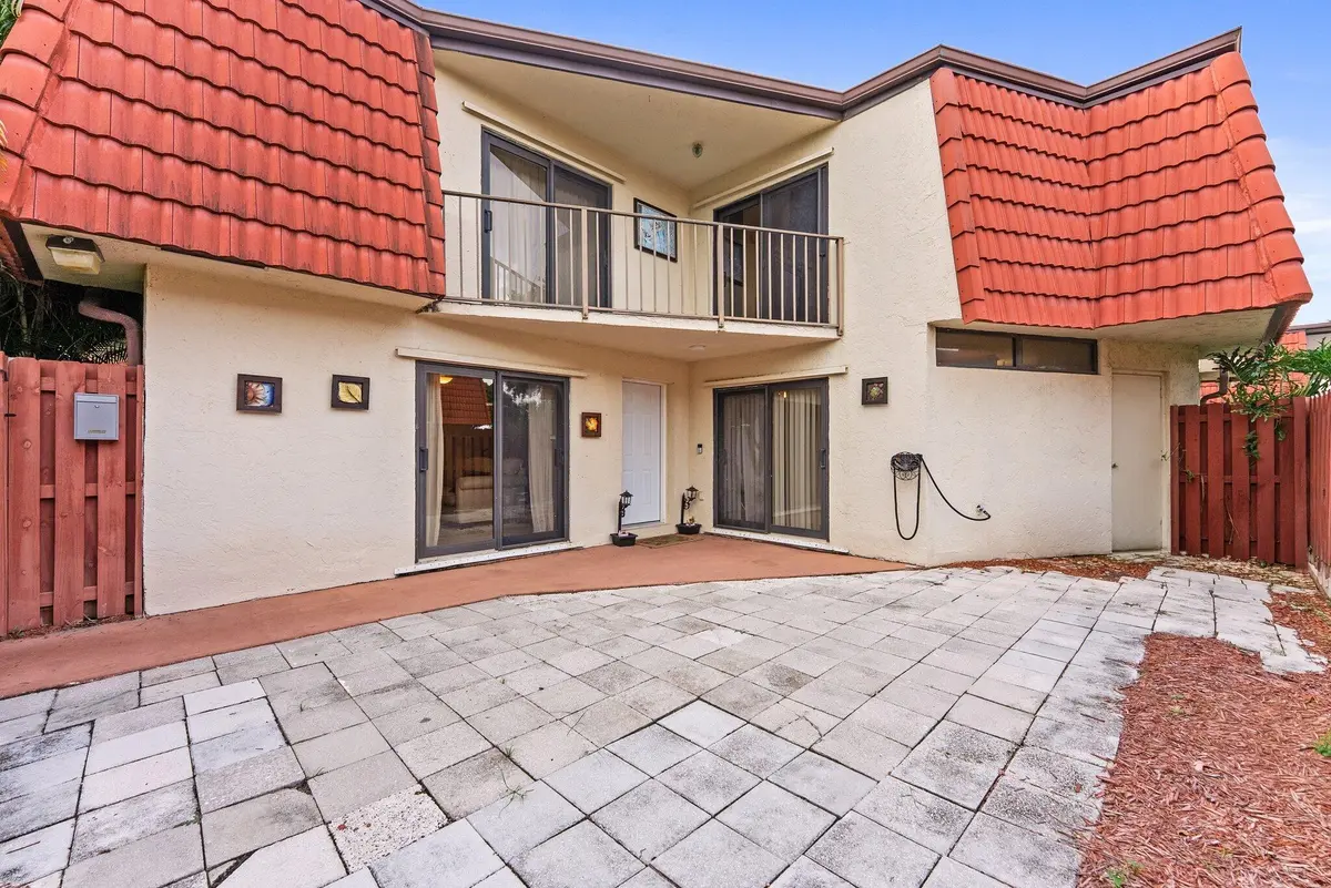 4 (4) at 3874 VICTORIA Drive, West Palm Beach