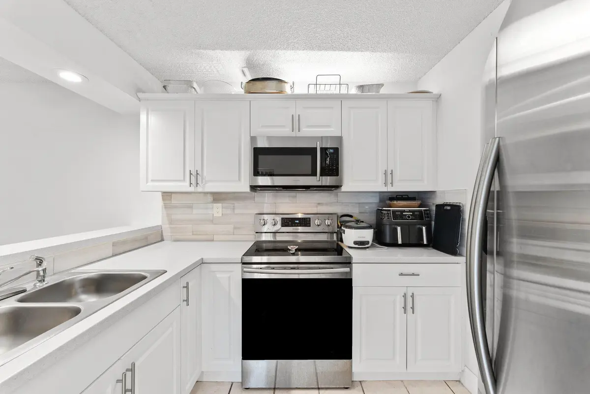 10 (6) at 3874 VICTORIA Drive, West Palm Beach