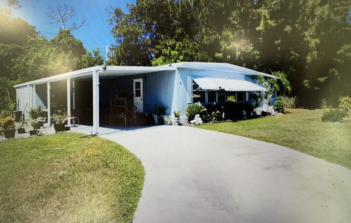 Front Drive at 6 Angelita, Port St. Lucie