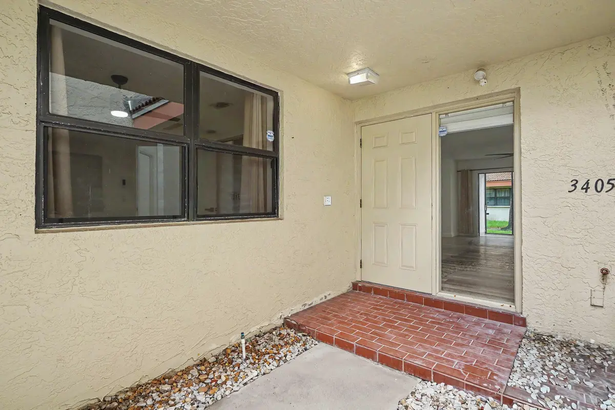DSC05469 at 3405 EMERALD OAKS Drive 207, Hollywood