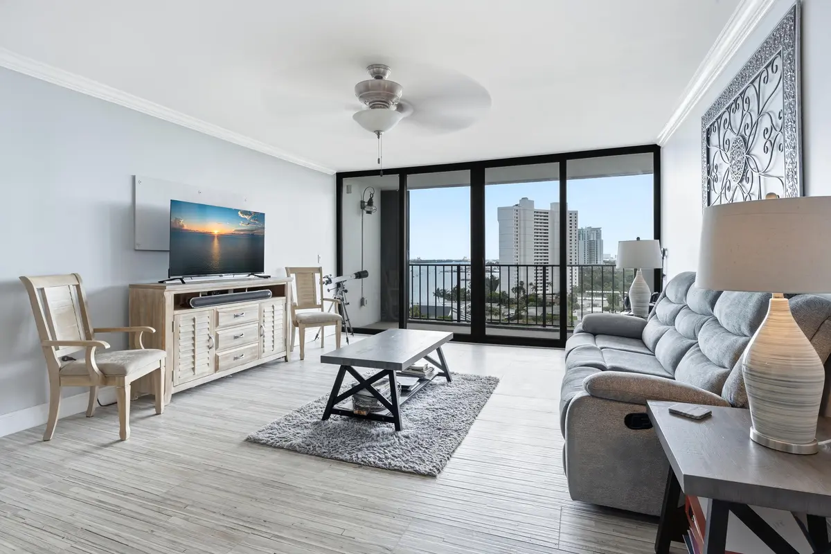 Water view From entry to unit at 5600 N Flagler Drive 1105, West Palm Beach