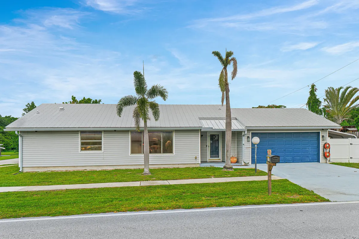 Front View at 215 SW 8TH Street, Boynton Beach