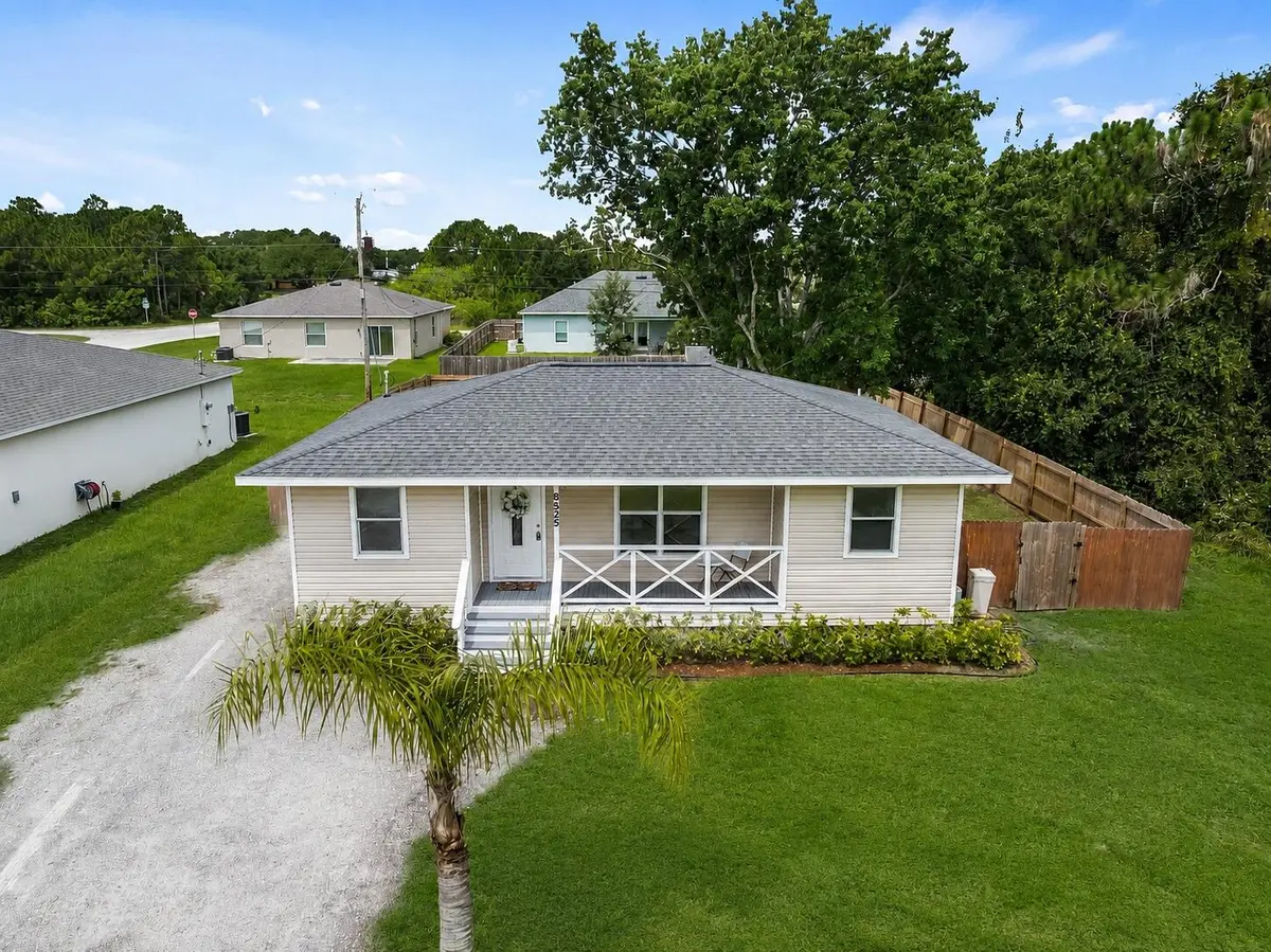 outside 4 at 8525 101st Court, Vero Beach