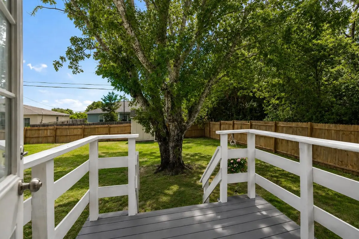 outside 5 at 8525 101st Court, Vero Beach