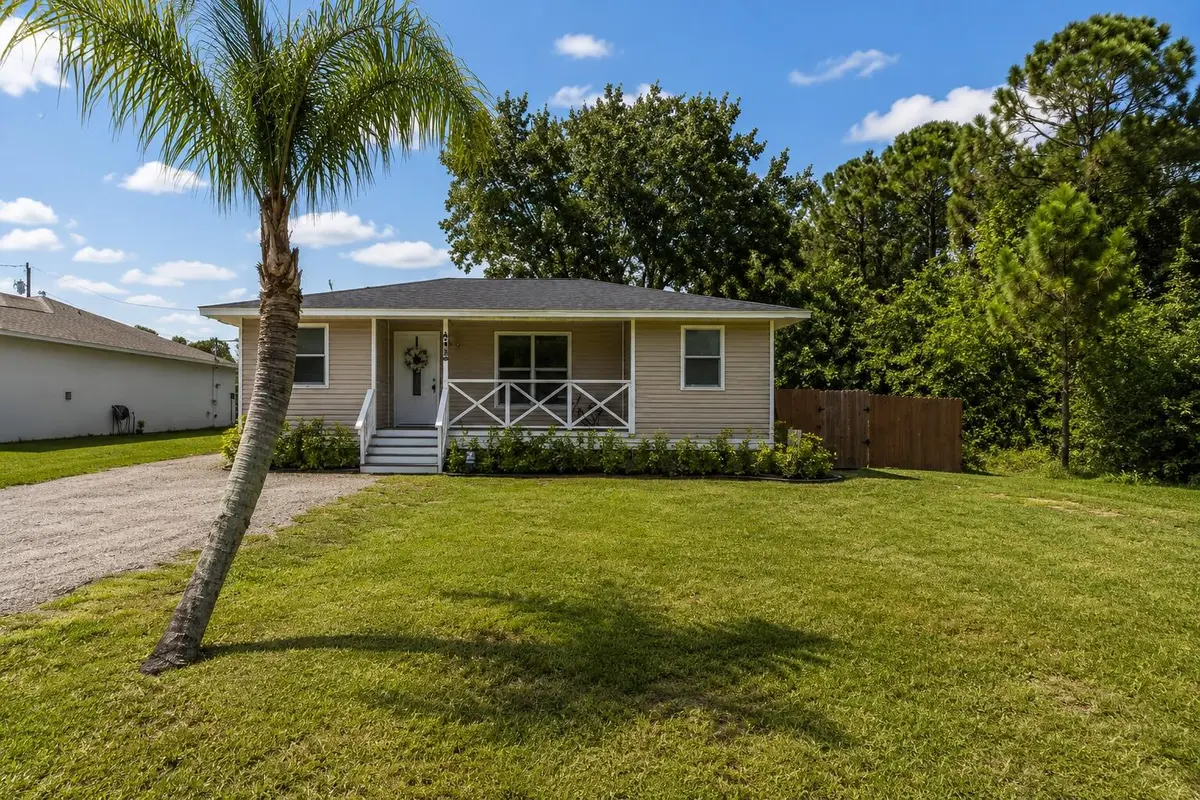 outside 8 at 8525 101st Court, Vero Beach
