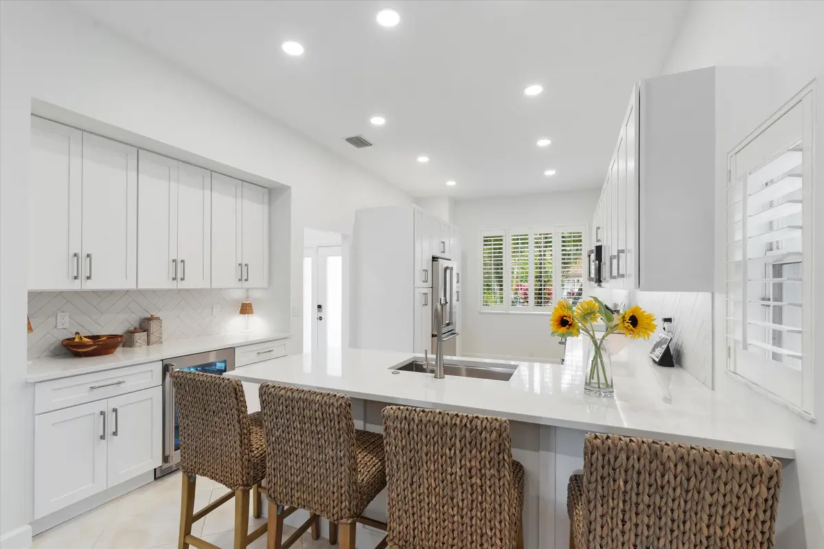 kitchen island at 8170 Bob-O-Link Drive, West Palm Beach