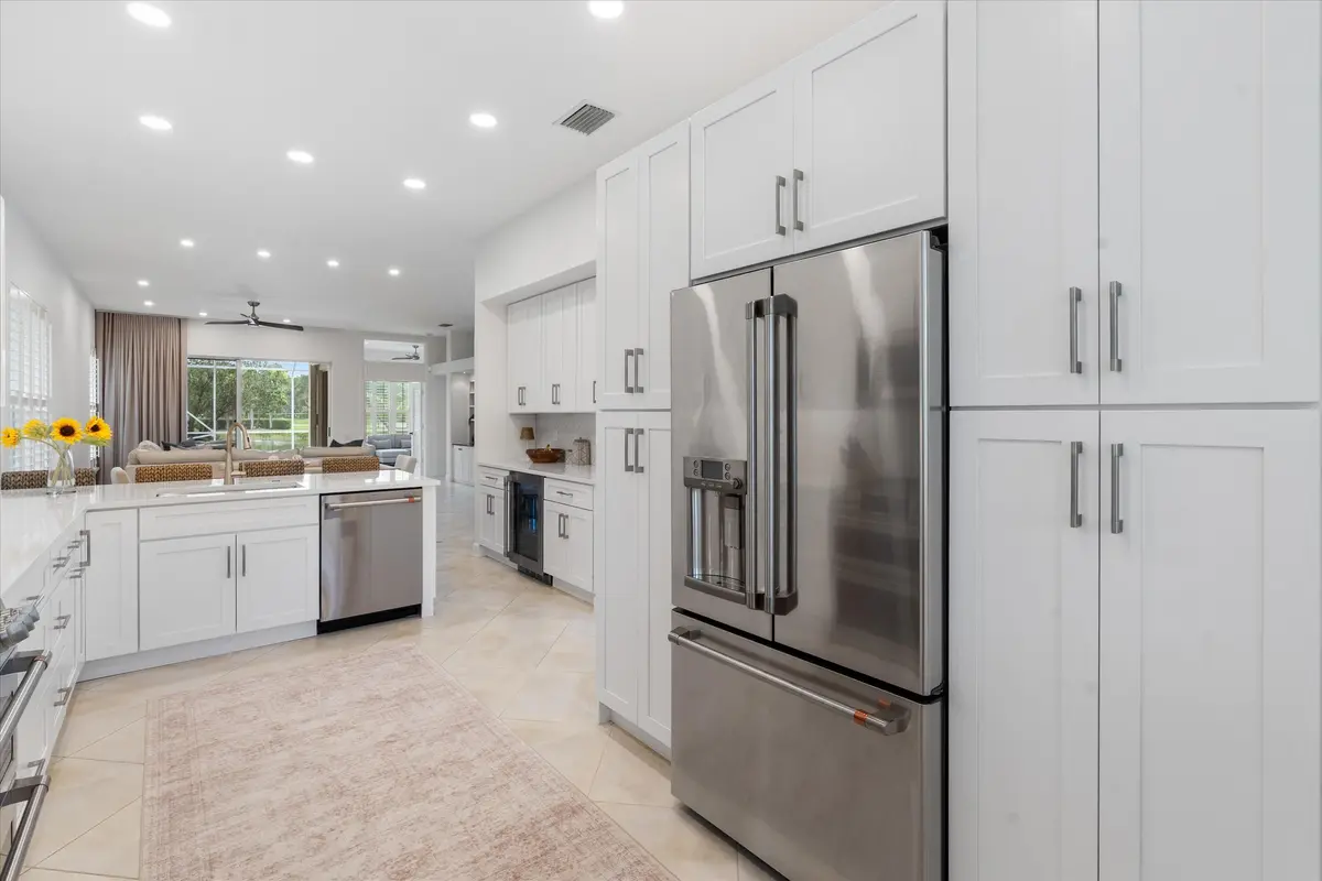 stainless steel appliances at 8170 Bob-O-Link Drive, West Palm Beach