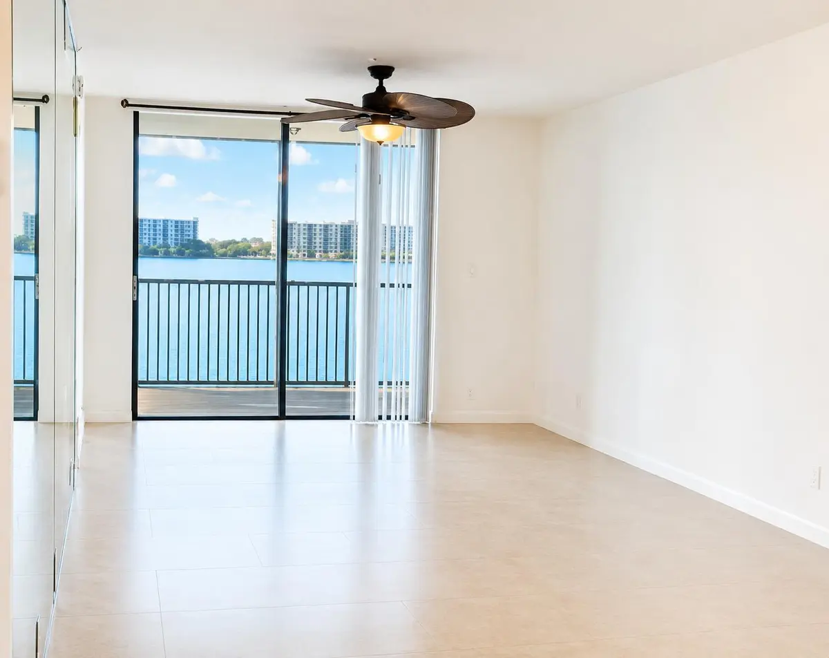 living-room at 115 Lake Emerald Drive 210, Oakland Park