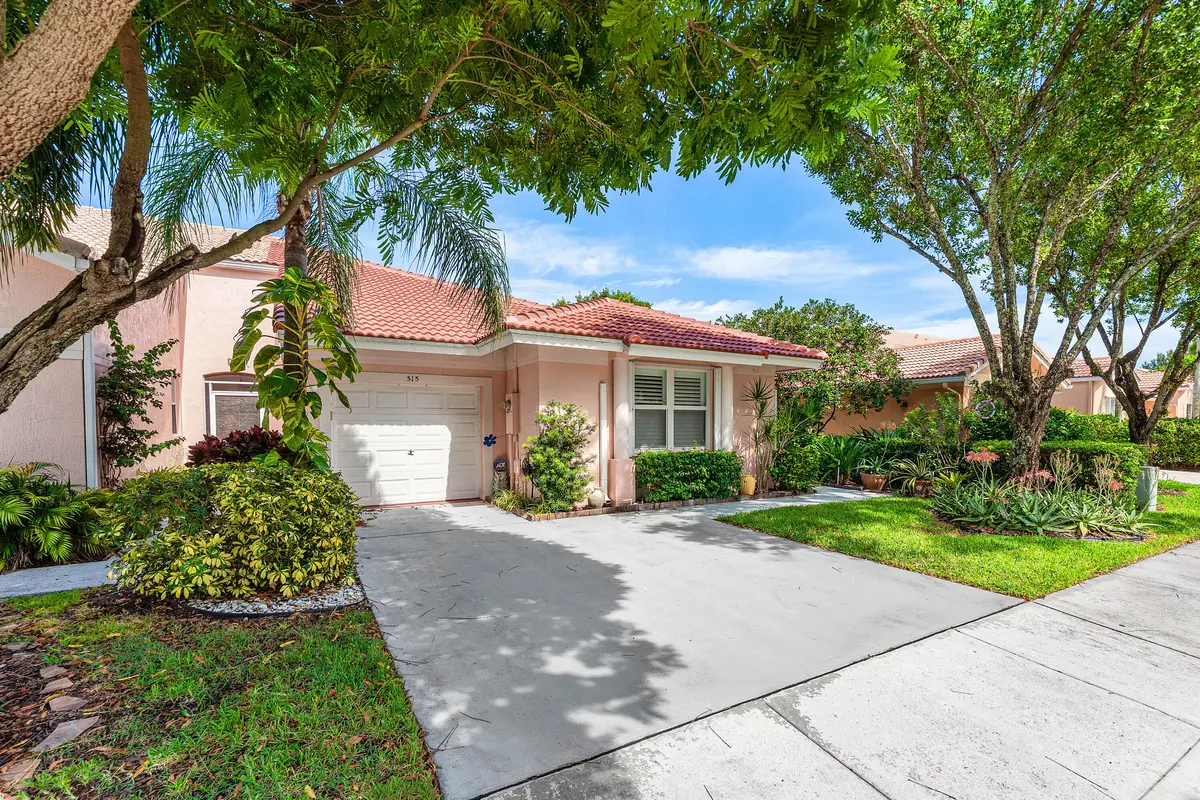 ONE CAR GARAGE at 315 CORAL TRACE Lane, Delray Beach