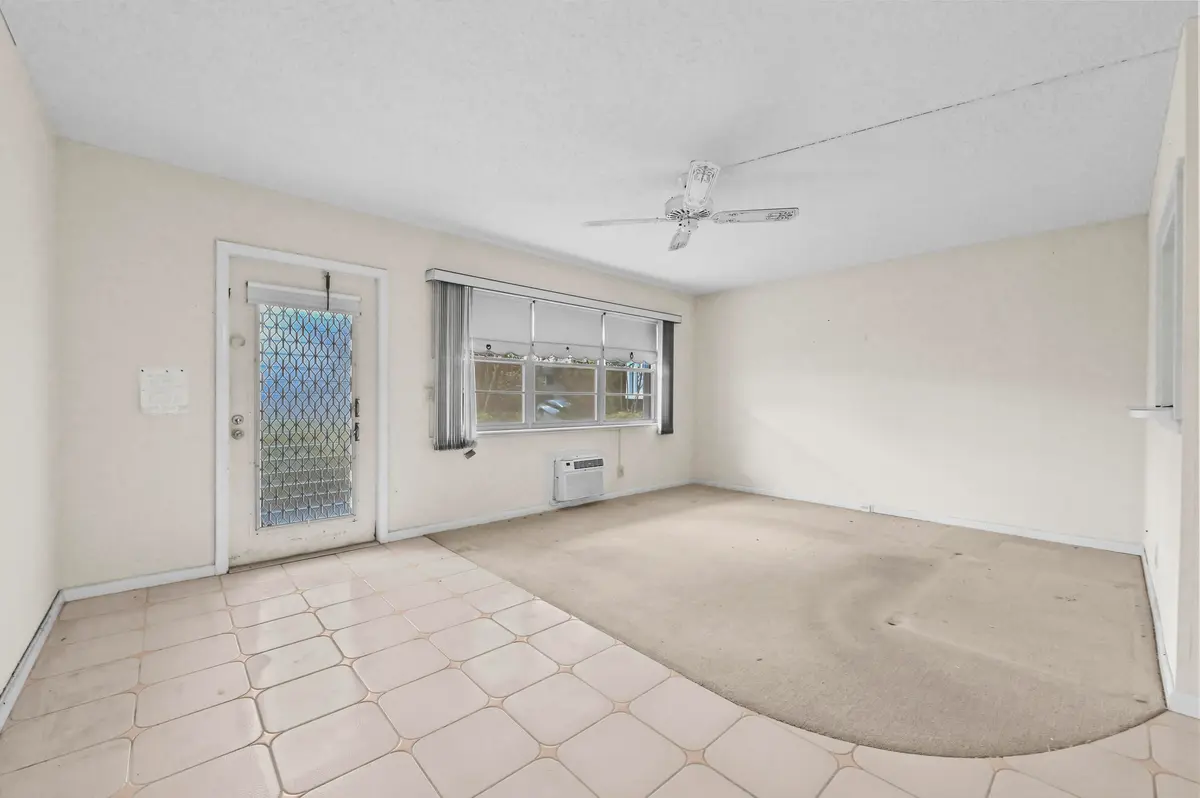 05 Living Room 03 at 411 Durham N, Deerfield Beach