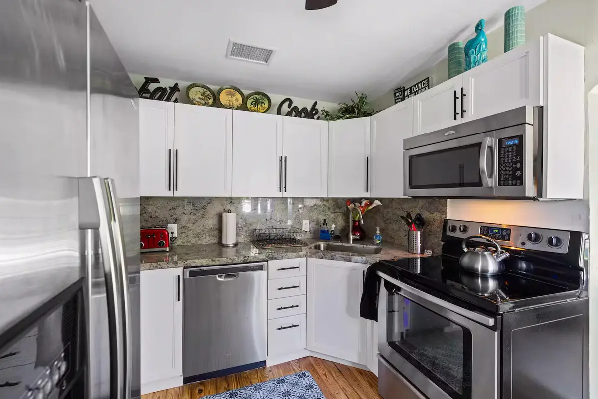 e5f85bc9-31fb-477b-b61e-e4c4037823bf at 2515 NE 8th Avenue, Wilton Manors