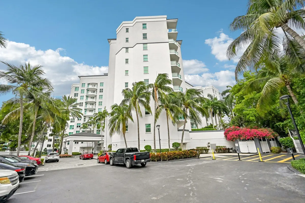1-web-or-mls-SE Mizner Blvd b206-S3107-0 at 550 SE Mizner Boulevard B206, Boca Raton