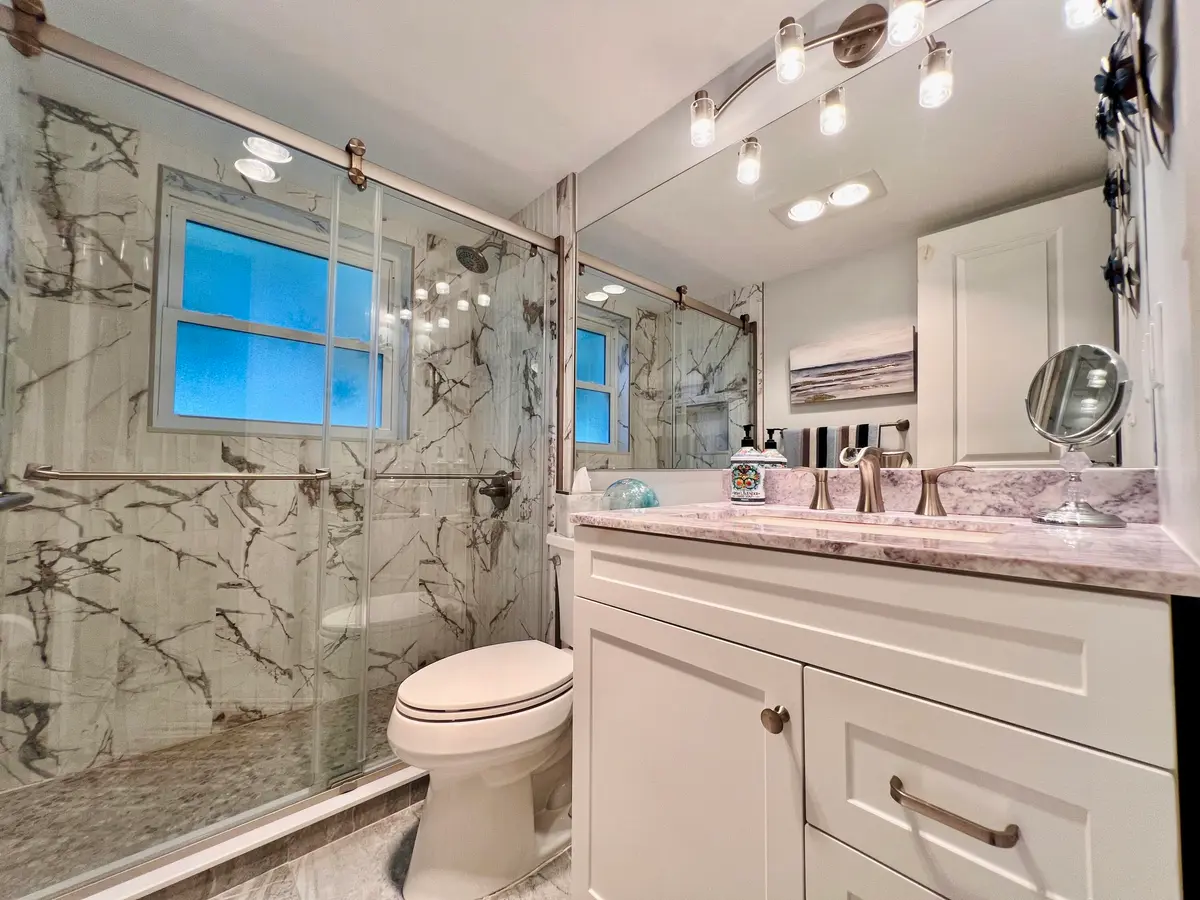 Updated Full Bath at 131 Andover F, West Palm Beach