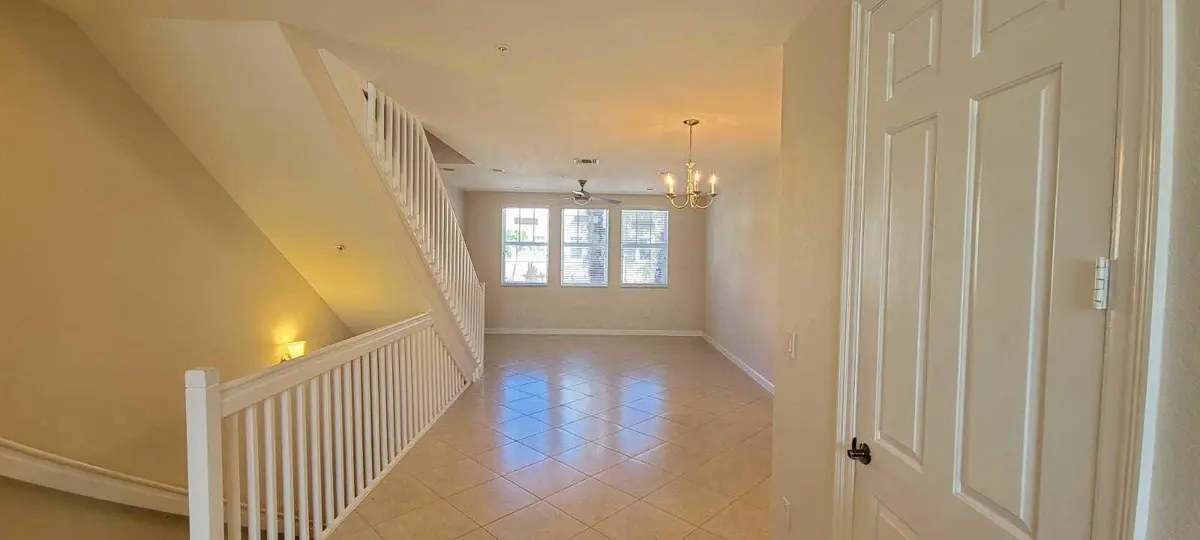 living roon at 870 Marina Del Ray Lane 3, West Palm Beach