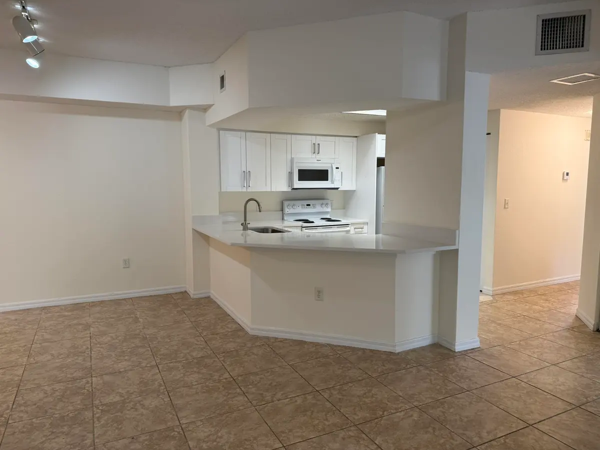 Kitchen at 3020 Alcazar Place 303, Palm Beach Gardens