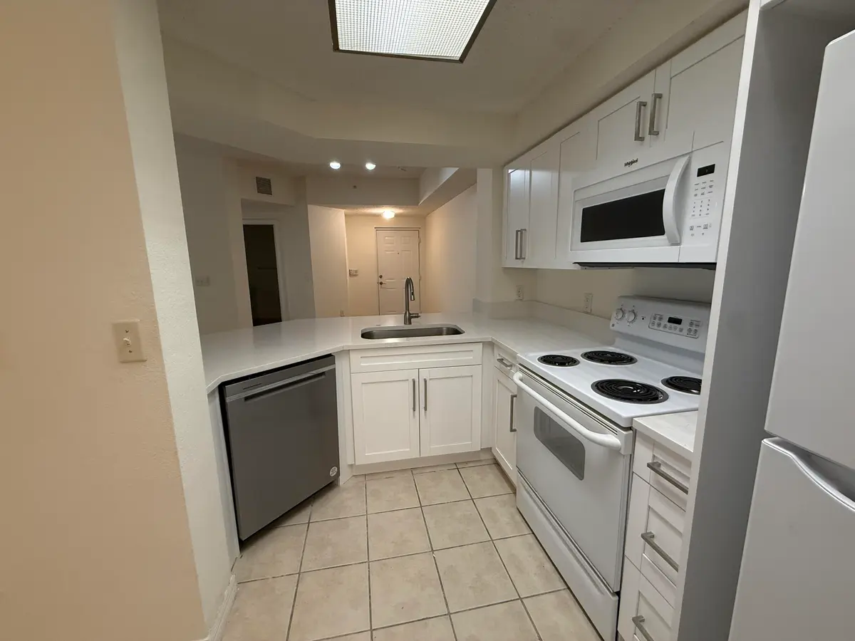 Kitchen at 3020 Alcazar Place 303, Palm Beach Gardens
