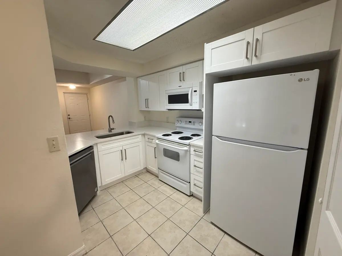 Kitchen at 3020 Alcazar Place 303, Palm Beach Gardens