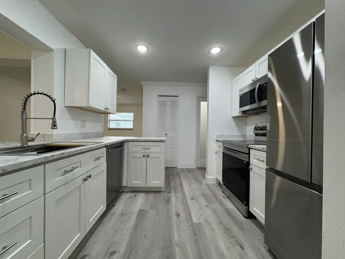 Kitchen at 1331 W Campanelli Drive, Plantation