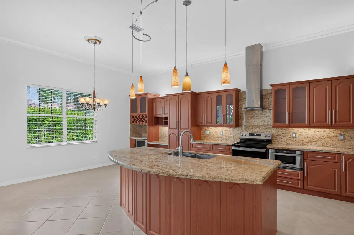 1169-38 at 1169 Peregrine Way, Weston