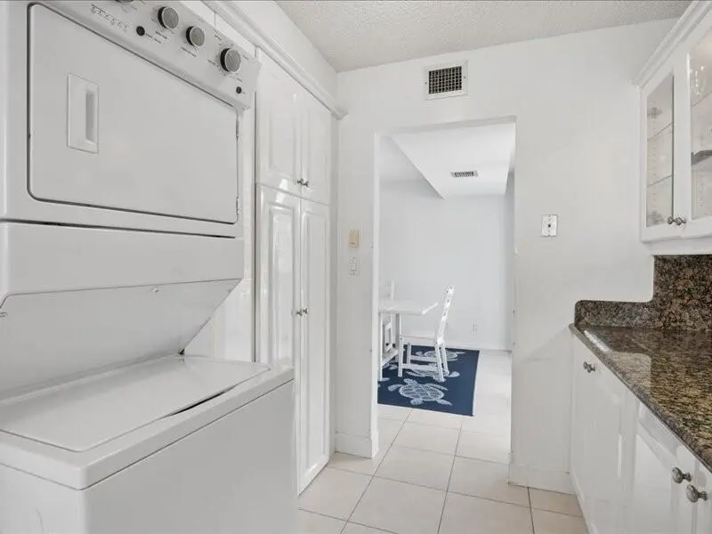 Laundry at 1370 S OCEAN Boulevard 305, Pompano Beach
