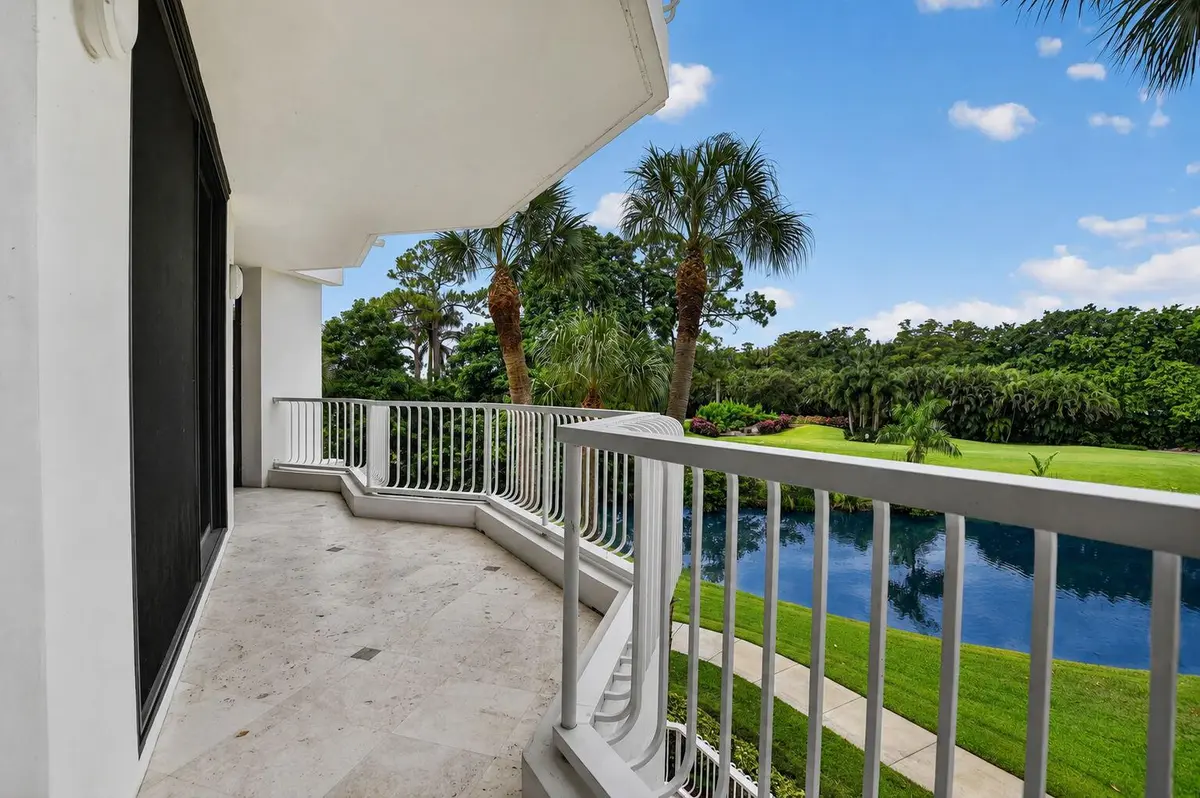 47-web-or-mls-20290 222 (4) at 20290 Fairway Oaks Drive 222, Boca Raton