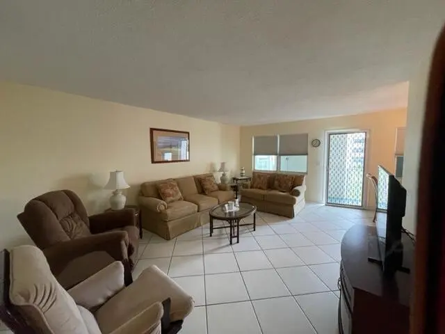 IMG_5430 at 350 Horizons 206, Boynton Beach