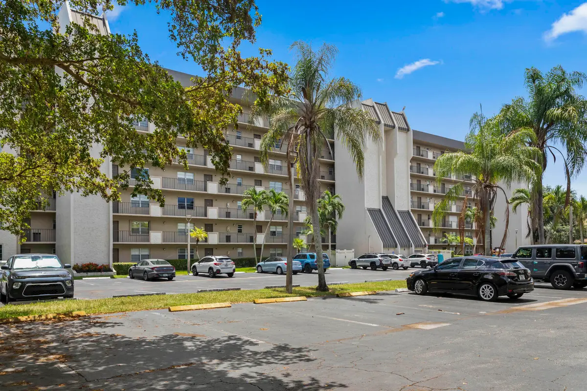 1_P8A2394 at 3150 W Rolling Hills Circle 704, Davie