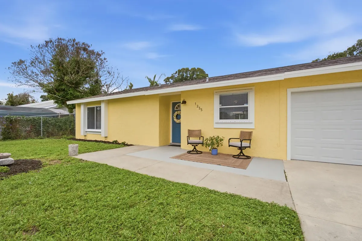 Front of house at 1355 23rd Place, Vero Beach