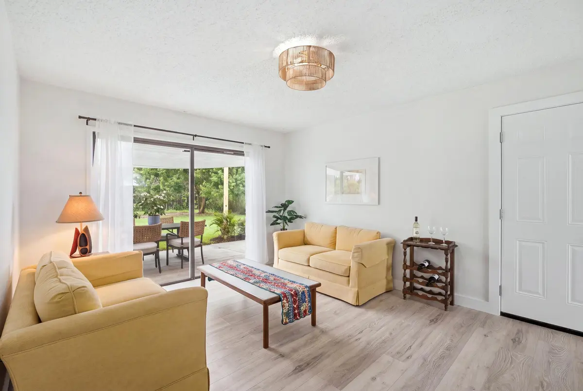 Living at 1355 23rd Place, Vero Beach
