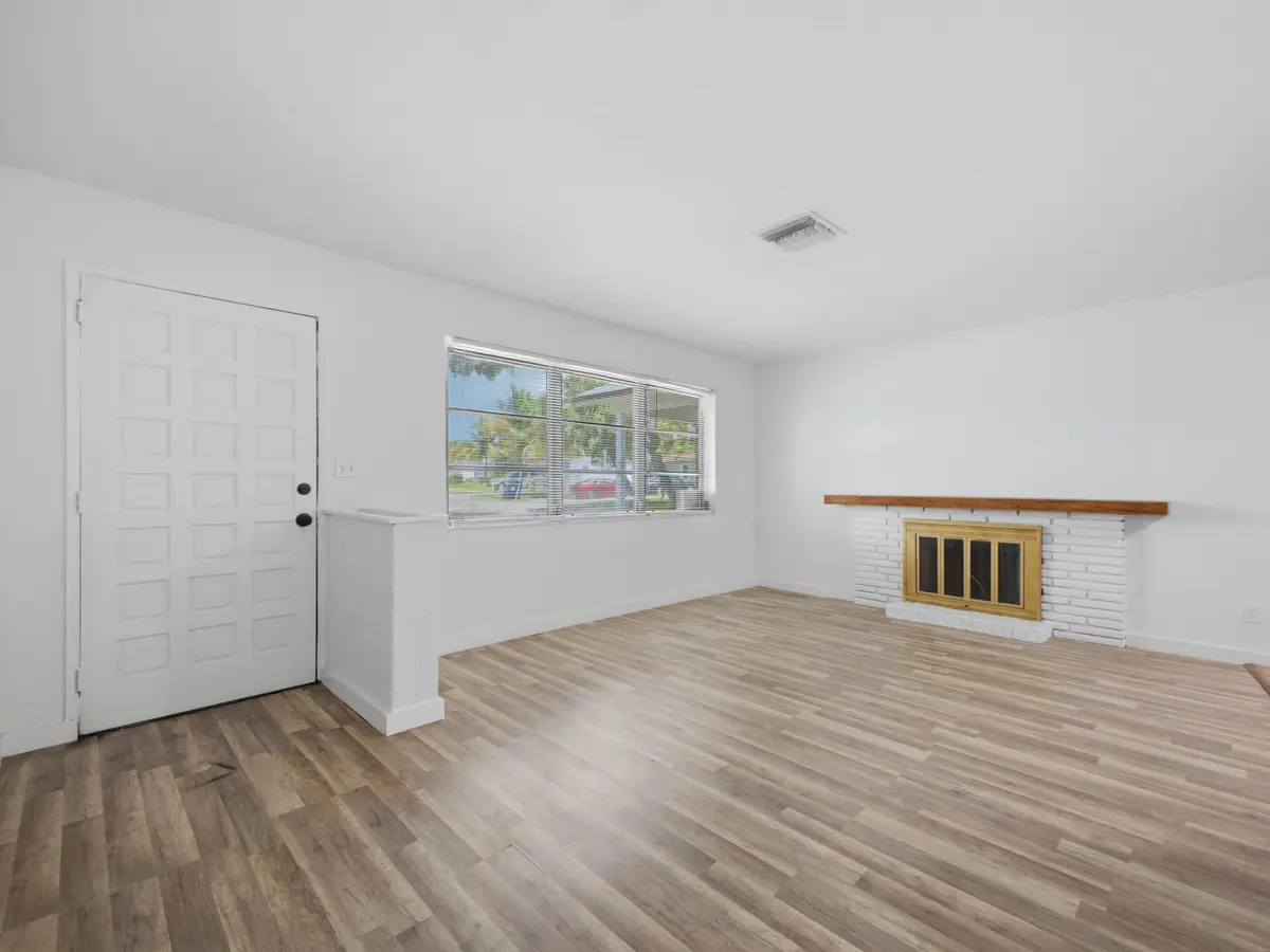 Living at 6700 Forest Court, West Palm Beach