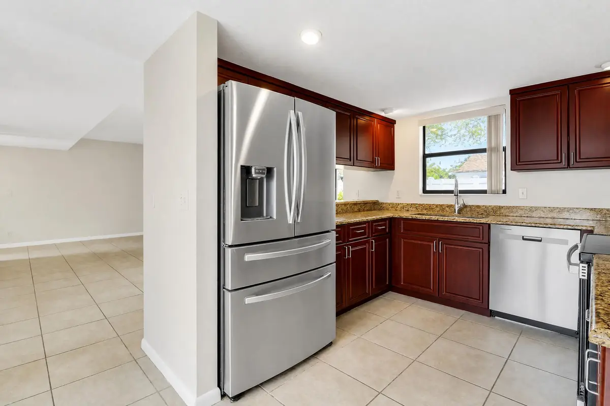 kitchen at 202 LAKEWOOD Drive 11B, Jupiter