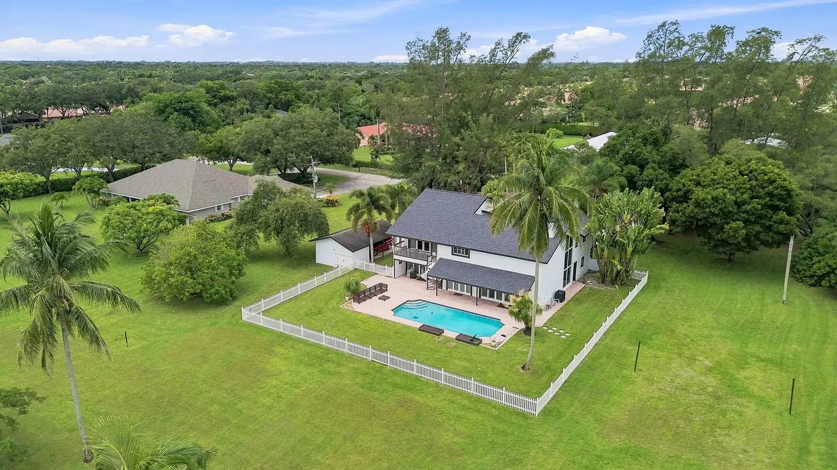 Generous sized lot at 10400 W Tara Boulevard, Boynton Beach