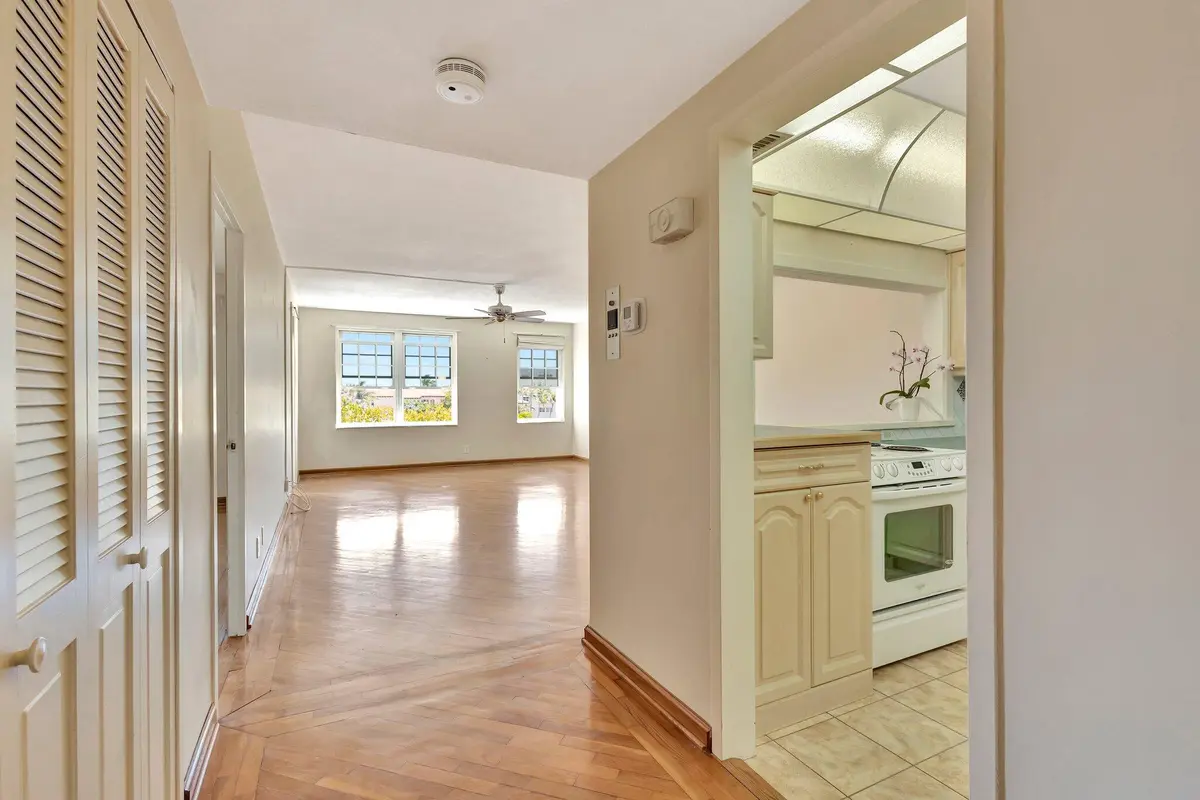 Foyer at 3475 S OCEAN Boulevard 3040, Palm Beach