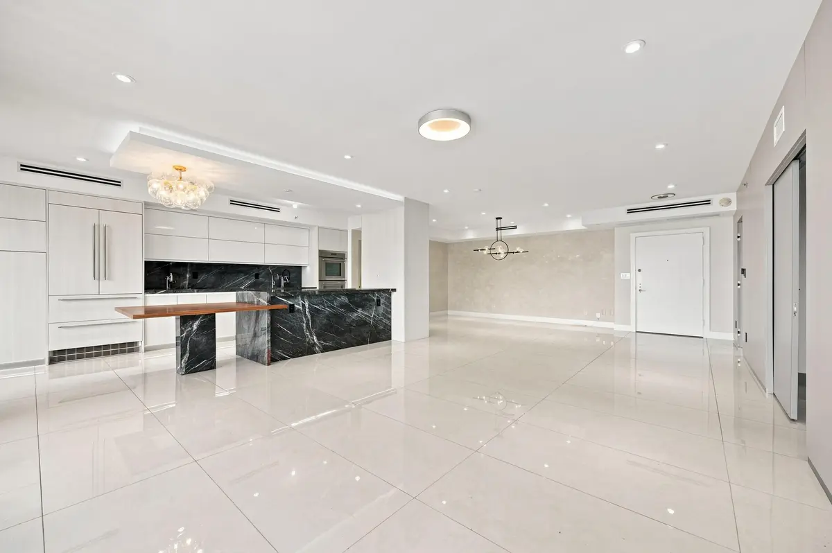 3 2905 at 2000 Island Boulevard 2905, Aventura