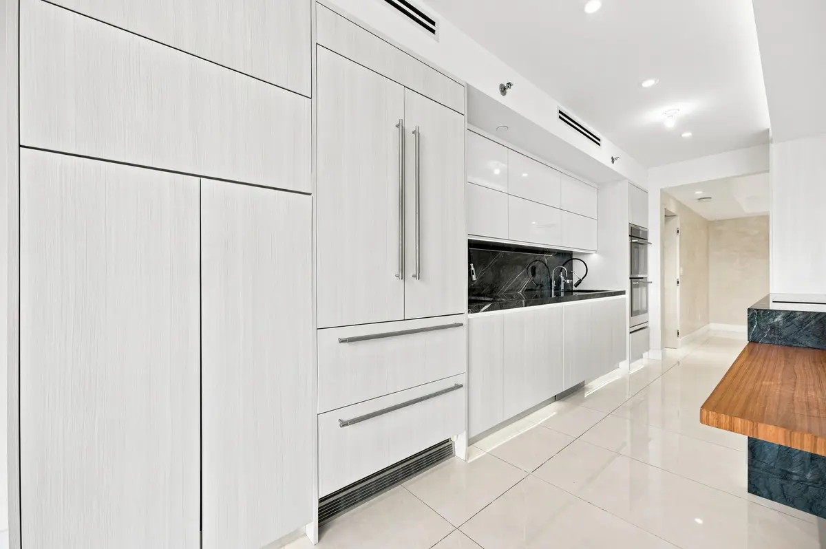 6 2905 at 2000 Island Boulevard 2905, Aventura