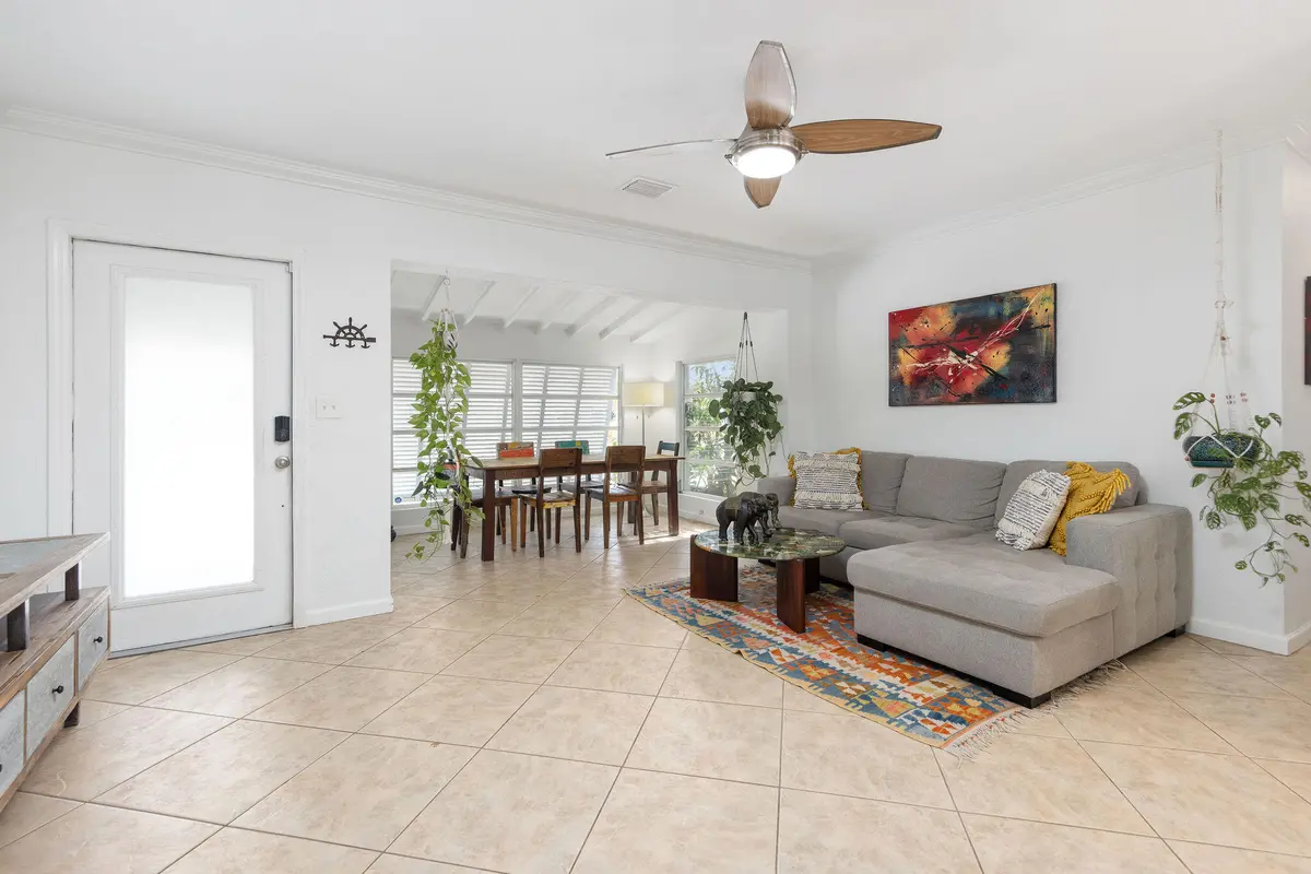 1W0A0052 at 2380 SW 15th Street, Fort Lauderdale