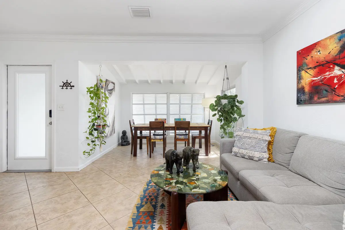 1W0A0057 at 2380 SW 15th Street, Fort Lauderdale