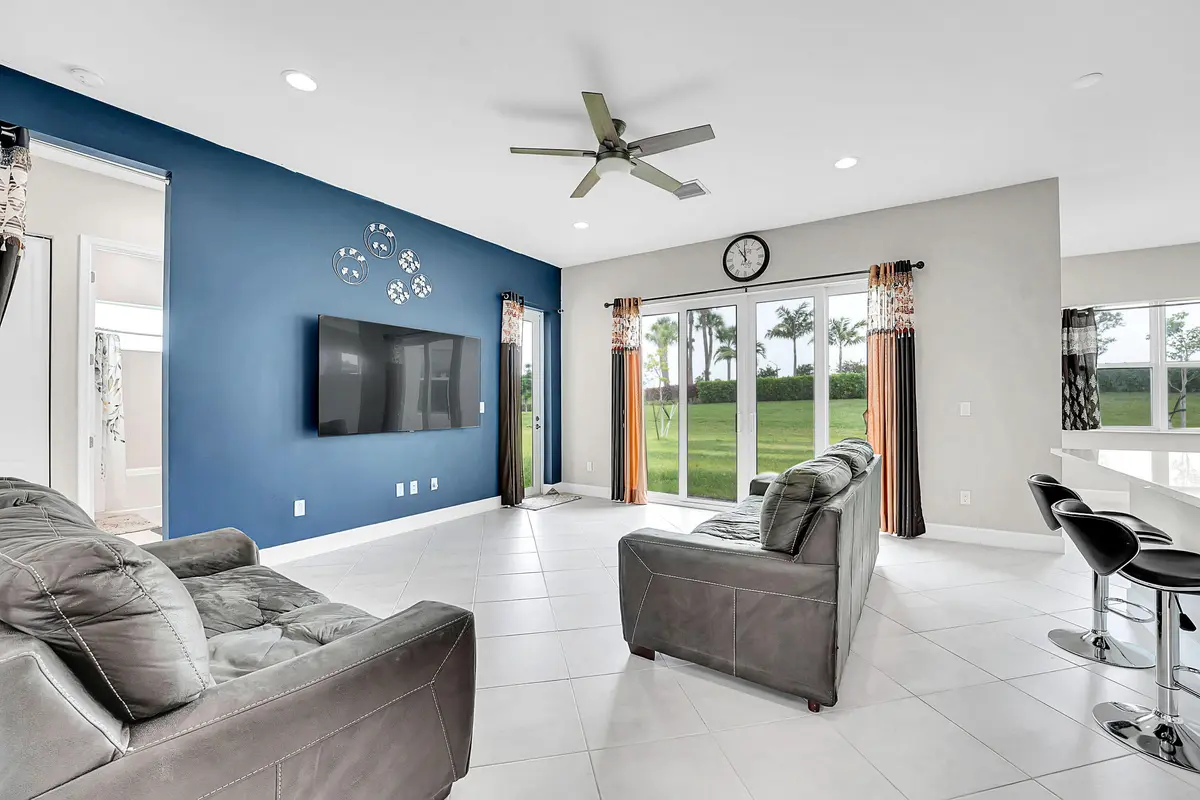 5530 5 at 5530 Macoon Way, Westlake