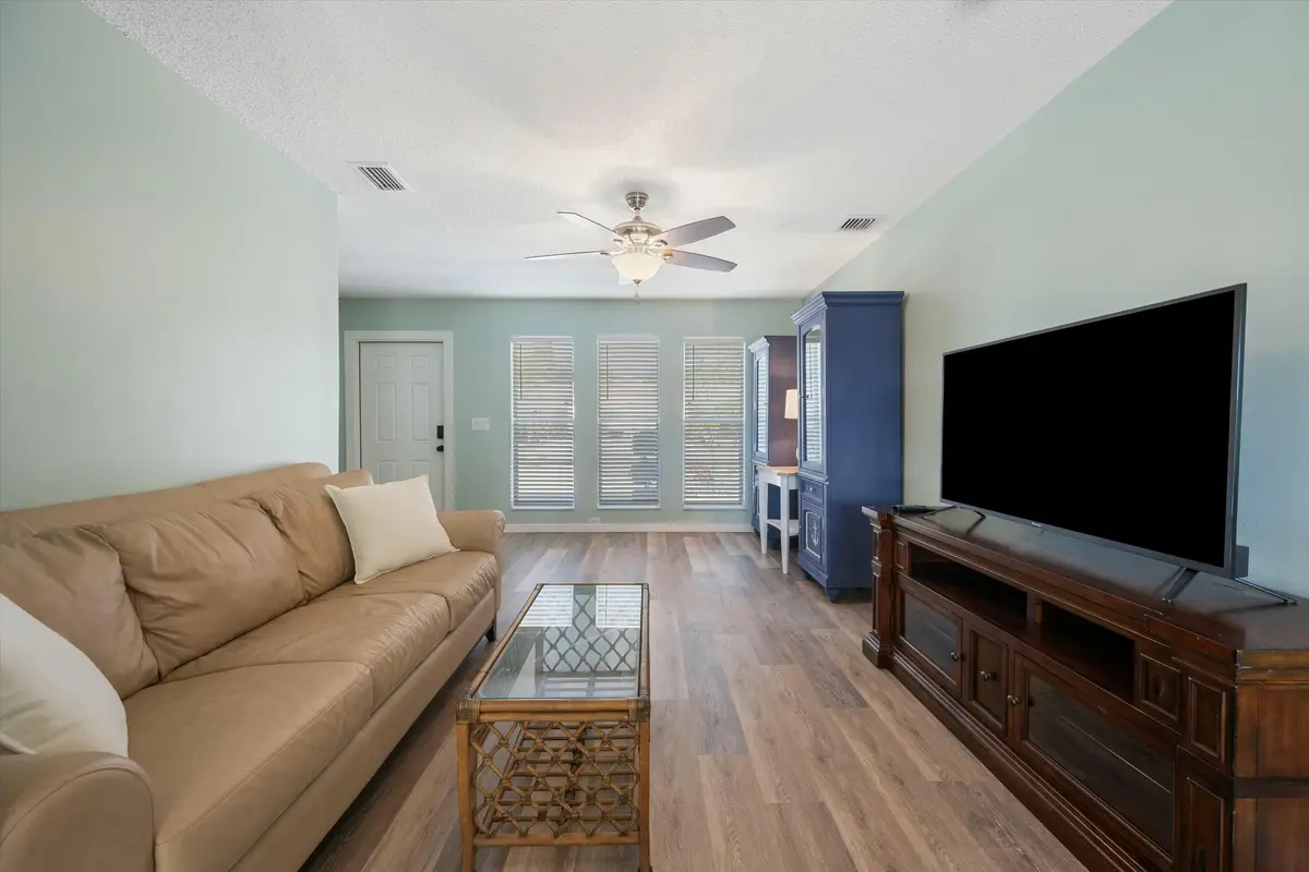 tempImagenj350r at 1494 Easthampton Circle, Wellington