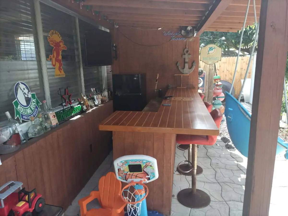 patio bar at 1521 NE 32ND Court, Pompano Beach