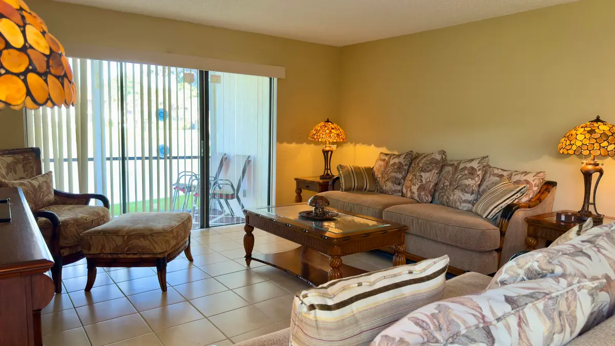 LR1a at 21338 Juego Circle 11g, Boca Raton