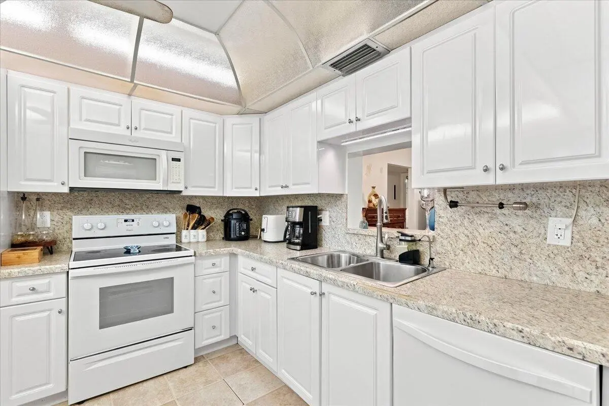 04-8I8A_8628 at 2304 LUCAYA Lane C1, Coconut Creek