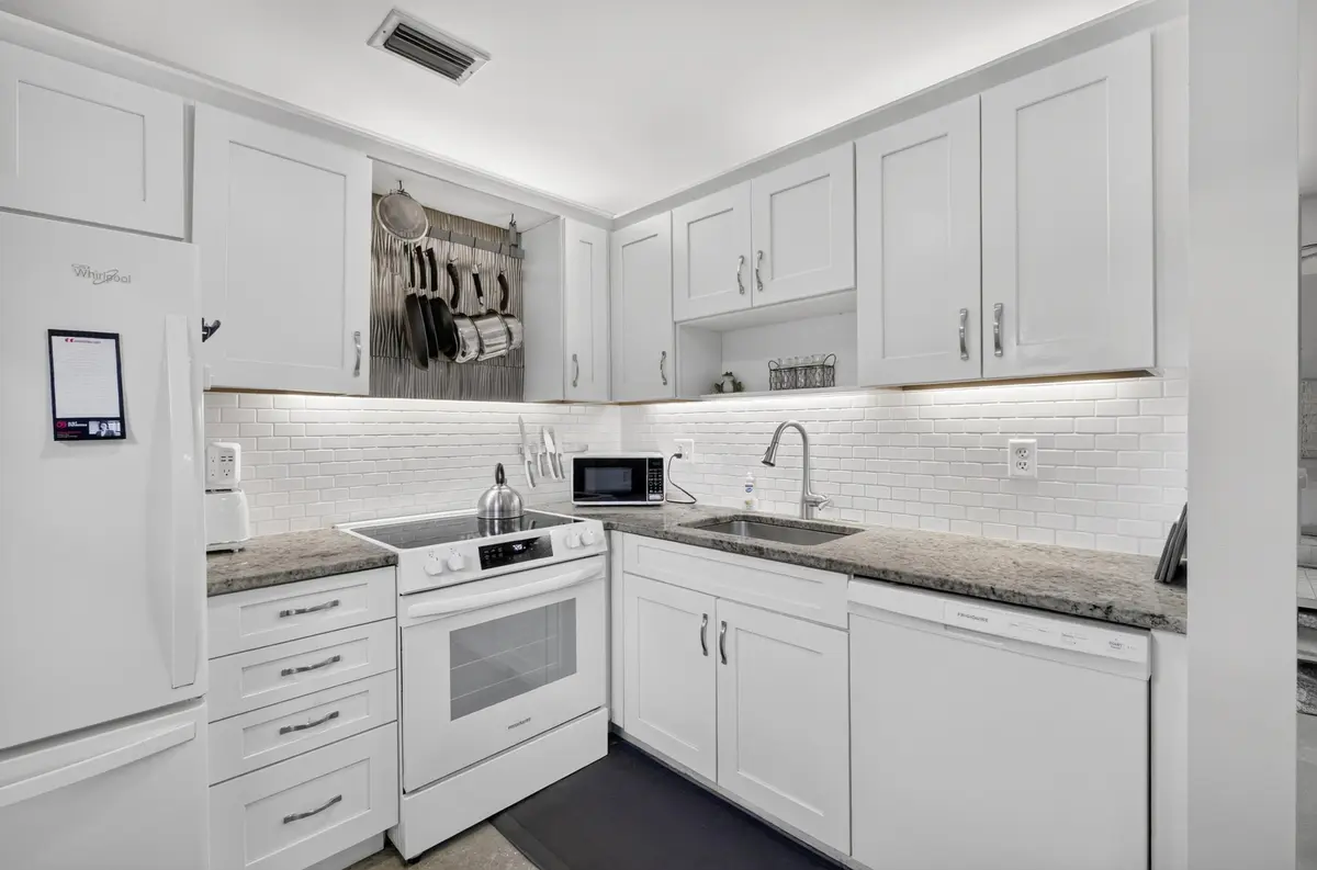 CMMEDIA-46 at 72 Royal Oak Court 202, Vero Beach
